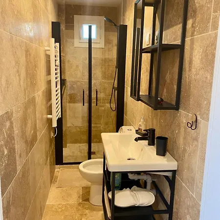 T 2 Climatise Parking Gratuit A 200 M Des Plages